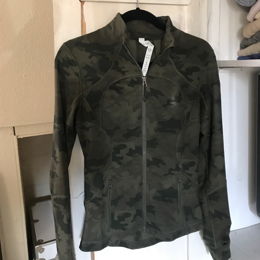 Lululemon Define ZIP Up - barely worn Green Camo